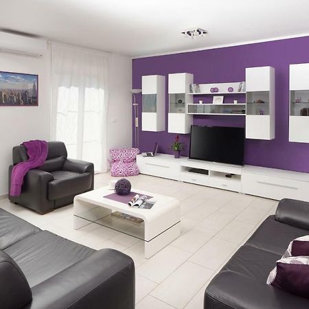 Rainbow Apartment Pula Luaran gambar
