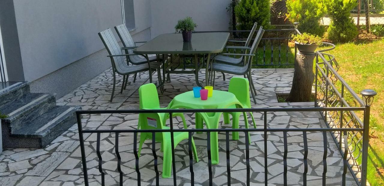 Rainbow Apartment Pula Luaran gambar